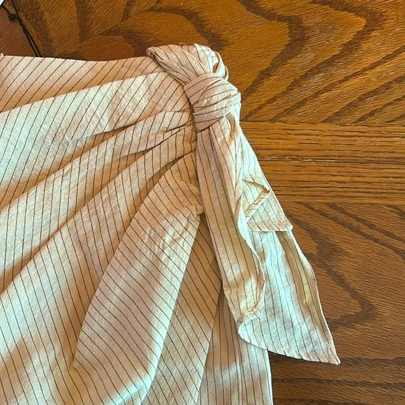 Zara NWT Cream Pinstripe Wrap Mini Skirt Tie Front - Picture 3 of 5